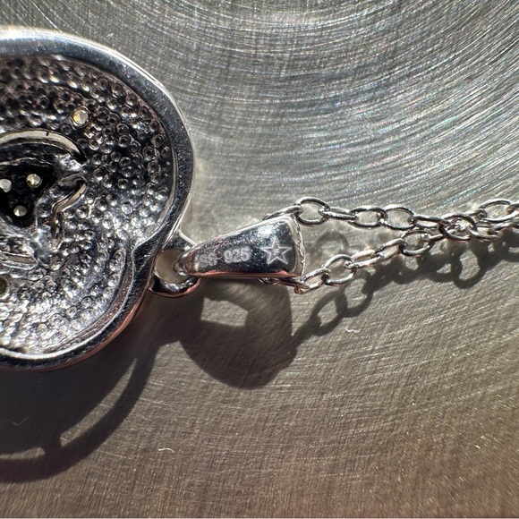 Elegant Silver Heart Pendant Necklace - Picture 5 of 7